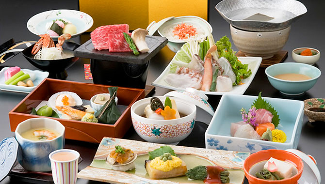 日式料理晚餐｜富士河口湖溫泉鄉湖南莊（Fuji Kawaguchiko Onsen Konansou）富士山 河口湖 富士山酒店 富士山飯店 富士山住宿 河口湖酒店 河口湖飯店 河口湖住宿 溫泉酒店 溫泉飯店 溫泉旅館 一泊二食 私人風呂