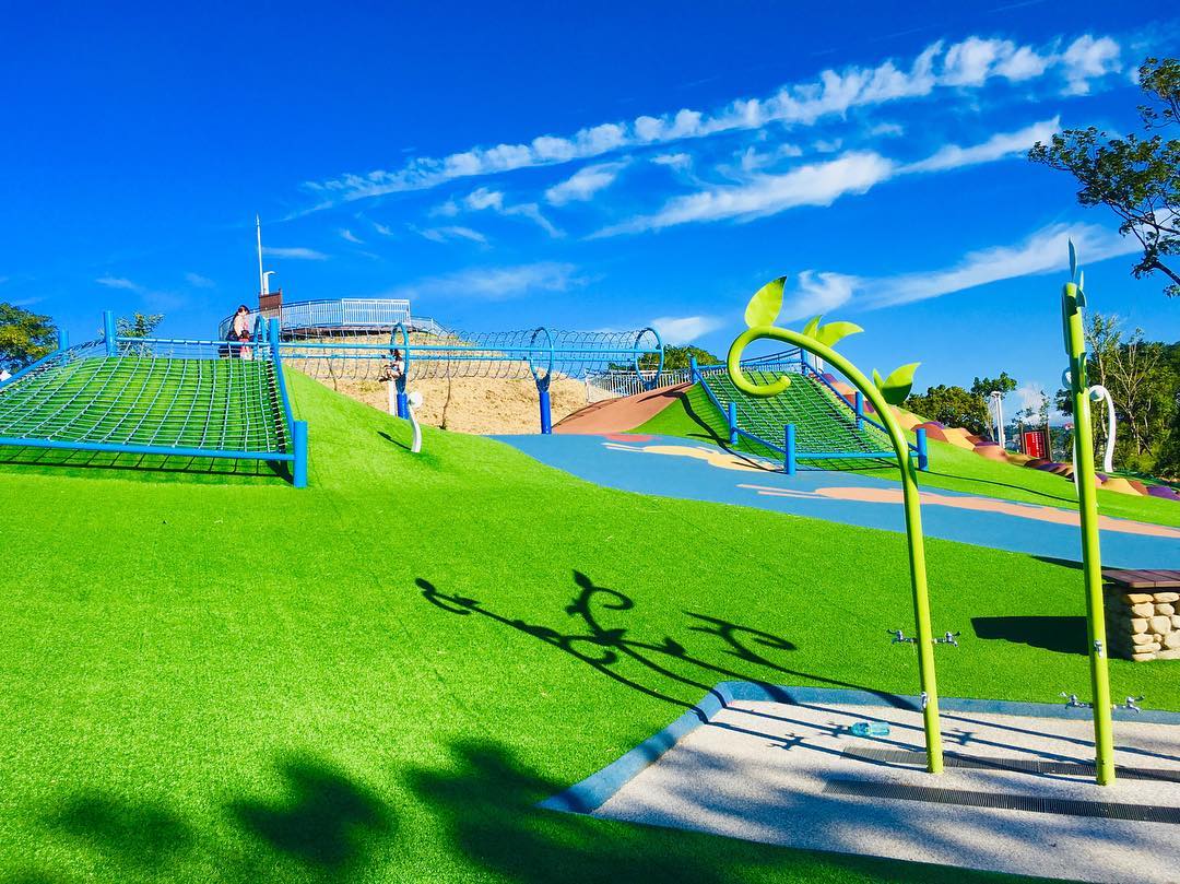 滑草坡（中和員山公園）｜台北 Taipei 台北滑梯 台北親子 台北親子好去處 台北親子景點 台北親子必玩 台北親子行程 台北親子自由行 新北 Sinpak 新北親子 新北親子好去處 新北親子必去 新北親子行程 新北親子自由行 新北中和員山公園 中和員山公園 員山公園 中和員山公園怎麼去 中和員山公園捷運 員山公園交通 員山公園滑草 中和員山公園2019 中和員山公園附近景點 員山公園開車 員山公園危險 圓山公園北海道