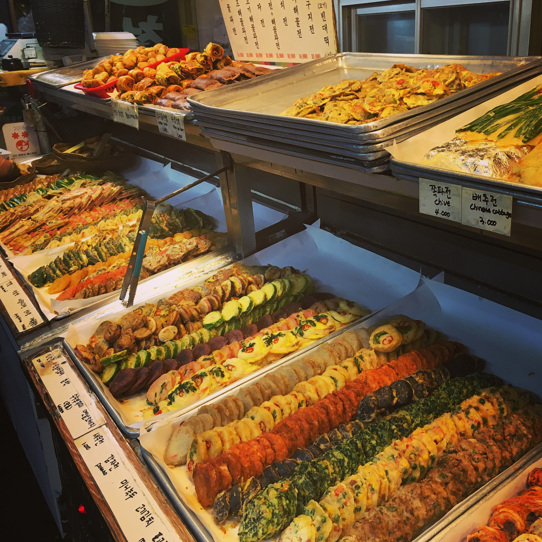 孔德市場｜韓國 Korea 한국 首爾 Seoul 서울 韓國好去處 韓國景點 韓國市場 韓國必去 韓國必到 韓國傳統市場 韓國美食 韓國必食 韓國必吃 首爾好去處 首爾景點 首爾市場 首爾必去 首爾必到 首爾傳統市場 首爾美食 首爾必食 首爾必吃 孔德市場 공덕시장 孔德市場2018 孔德傳統市場開放時間 望遠市場 孔德站換錢 孔德站弘大 廣藏市場 孔德明洞 宮中豬腳 首爾煎餅 孔德站橋村炸雞