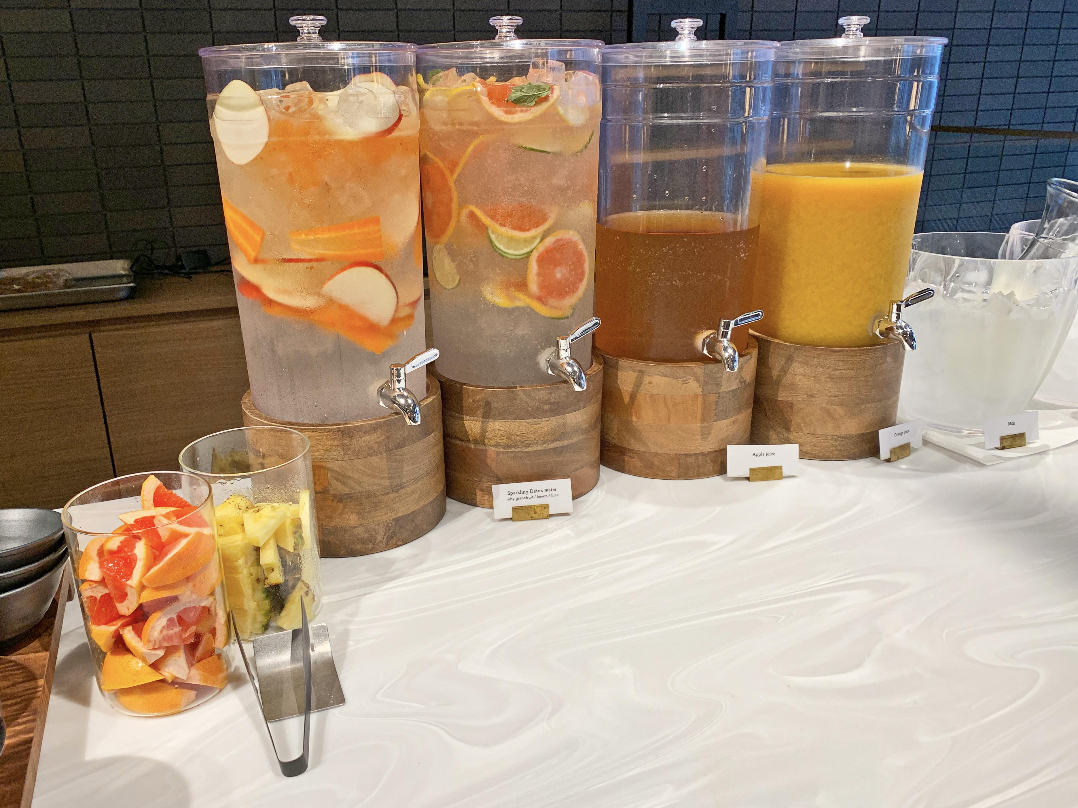 早餐：排毒水（Detox Water）、果汁｜大阪本町活力酒店（THE LIVELY HONMACHI OSAKA）大阪新酒店 大阪酒店 大阪飯店 大阪住宿 本町酒店 本町飯店 本町住宿 堺筋本町酒店 堺筋本町飯店 堺筋本町住宿