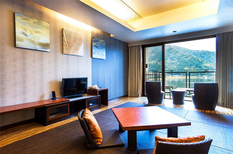 中央館附露台的客房｜風之露台KUKUNA酒店（Kaze no Terrace Kukuna Hotel）富士山 河口湖 富士山酒店 富士山飯店 富士山住宿 河口湖酒店 河口湖飯店 河口湖住宿 溫泉酒店 溫泉飯店 溫泉旅館 一泊二食 私人風呂