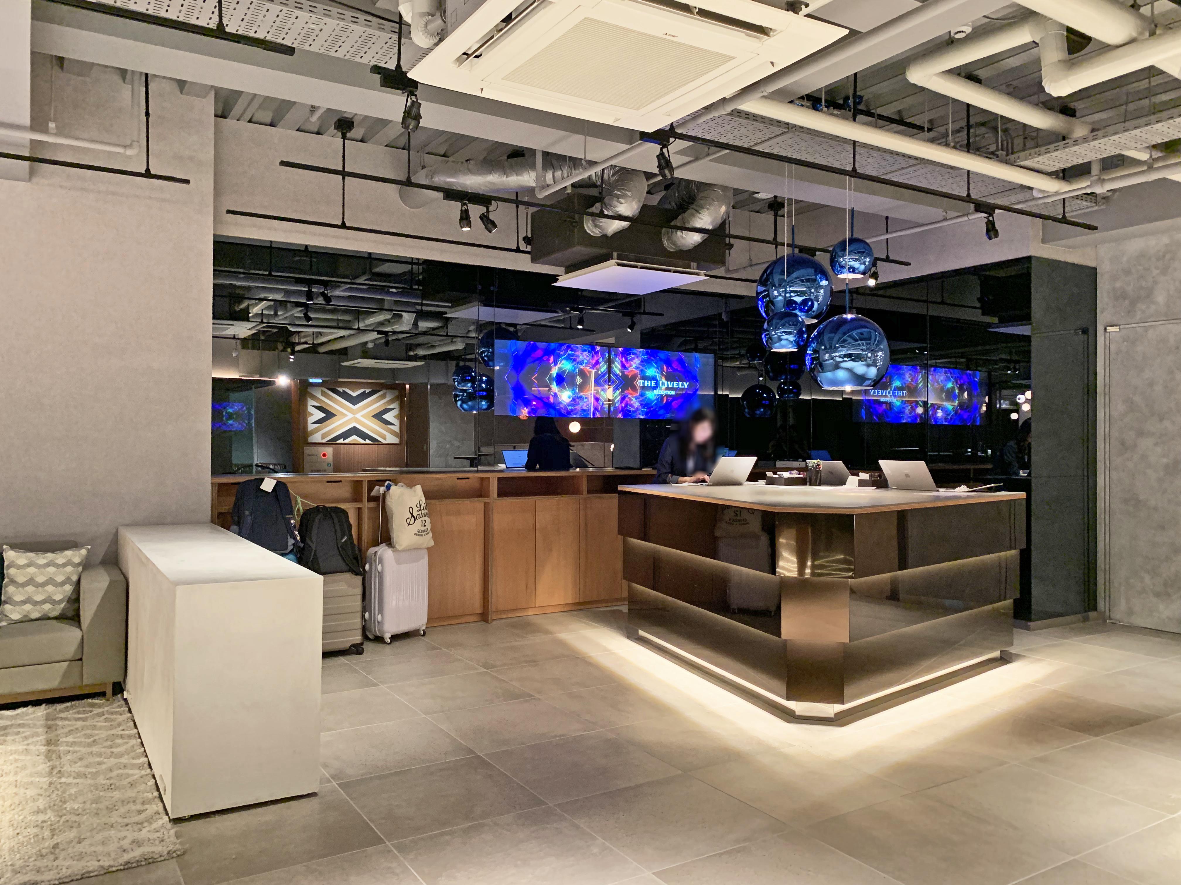 2樓前台｜大阪本町活力酒店（THE LIVELY HONMACHI OSAKA）大阪新酒店 大阪酒店 大阪飯店 大阪住宿 本町酒店 本町飯店 本町住宿 堺筋本町酒店 堺筋本町飯店 堺筋本町住宿