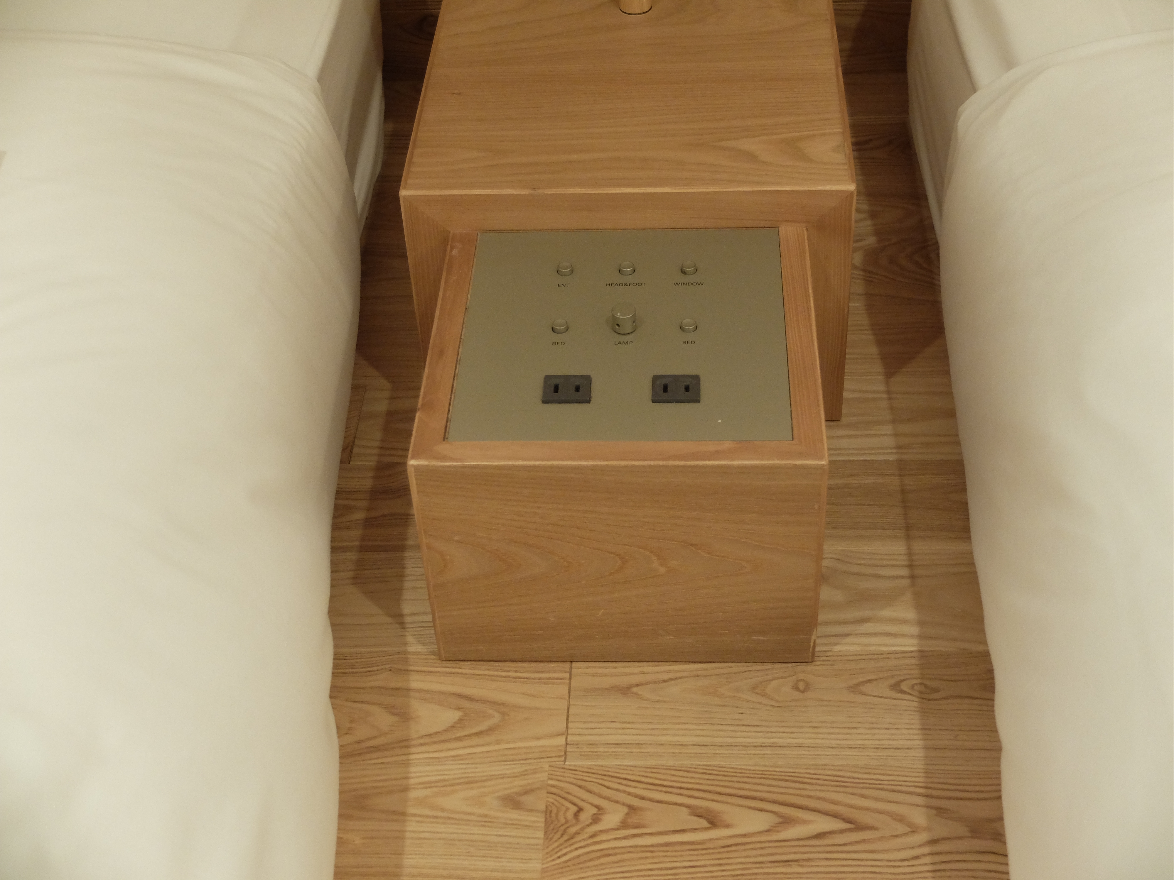 房間插頭｜hotel androoms 大阪本町（hotel androoms Osaka Hommachi）大阪酒店 大阪飯店 大阪住宿 心齋橋酒店 心齋橋飯店 心齋橋住宿 本町酒店 本町飯店 本町住宿