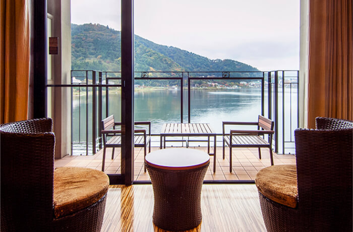 中央館附露台的客房｜風之露台KUKUNA酒店（Kaze no Terrace Kukuna Hotel）富士山 河口湖 富士山酒店 富士山飯店 富士山住宿 河口湖酒店 河口湖飯店 河口湖住宿 溫泉酒店 溫泉飯店 溫泉旅館 一泊二食 私人風呂