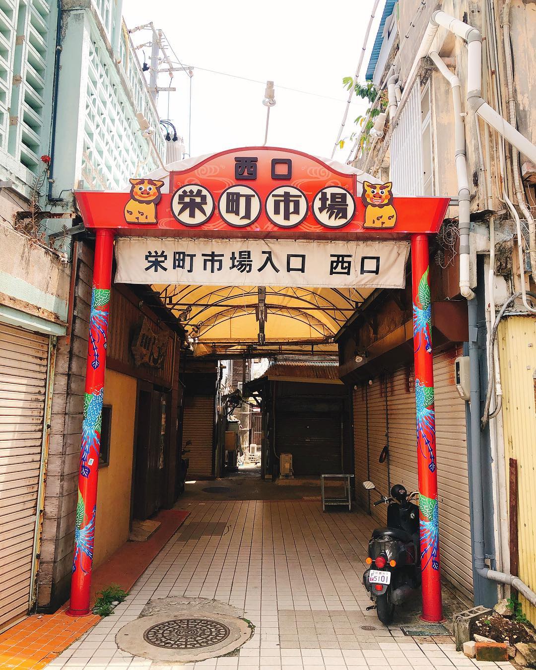 榮町市場屋臺狂歡節 榮町市場屋台祭 榮町市場商店街 便利屋 玉玲瓏 煎餃 大骨爌 沖繩美食 沖繩必食 沖繩必吃 沖繩海鮮 沖繩必去 沖繩交通 沖繩景點 沖繩不自駕 沖繩自由行 沖繩不自駕行程 沖繩好去處 首里站 景點 首里 景點 Omoromachi站 景點 Omoromachi 景點 歌町車站 景點 歌町站 景點 歌町 景點 牧志站 景點 牧志 景點 安里站 景點 安里 景點 小祿站 景點 小祿 景點 奧武山公園站 景點 奧武山公園 景點 旭橋站 景點 旭橋 景點 縣政府前 景點 縣政府前站 景點 沖繩單軌電車 ICOCA 沖繩單軌電車 PASMO 沖繩單軌電車 Suica 沖繩單軌電車 西瓜卡 沖繩單軌電車 石嶺站 經塚站 浦添前田站 Tedako浦西站 てだこ浦西站 石嶺 經塚 浦添前田 Tedako浦西 てだこ浦西 Yui-Rail ゆいレール 沖繩 浦添 沖繩 浦添市 沖繩浦添市 沖繩浦添 沖繩單軌電車 沖繩單軌電車新站 沖繩單軌電車圖 沖繩單軌電車延長 沖繩單軌電車時間 沖繩單軌電車路線圖 沖繩單軌電車二日券 沖繩單軌電車一日券 沖繩單軌電車景點 沖繩單軌電車站 沖繩單軌列車 沖繩單軌列車路線圖 沖繩單軌列車景點 沖繩單軌列車地圖 沖繩單軌列車時間 沖繩單軌列車時刻表 沖繩單軌列車圖 沖繩單軌列車票價 沖繩單軌列車營業時間