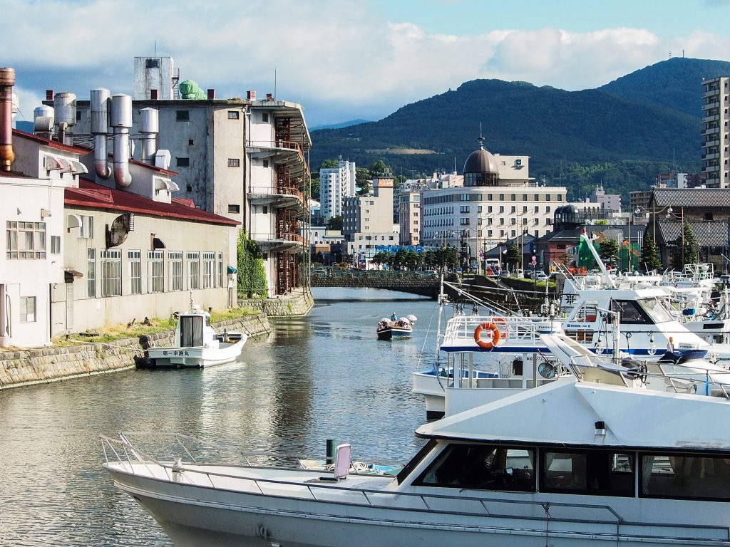 保留當初樣貌的「北運河」，是愛好拍照者不能錯過的好取景點｜小樽運河遊船 小樽運河 小樽景點 小樽交通 小樽必食 北運河 淺草橋街園 三角市場｜北海道 Hokkaido 北海道道央景點 北海道自助遊 北海道自由行 北海道景點 道央景點 北海道交通