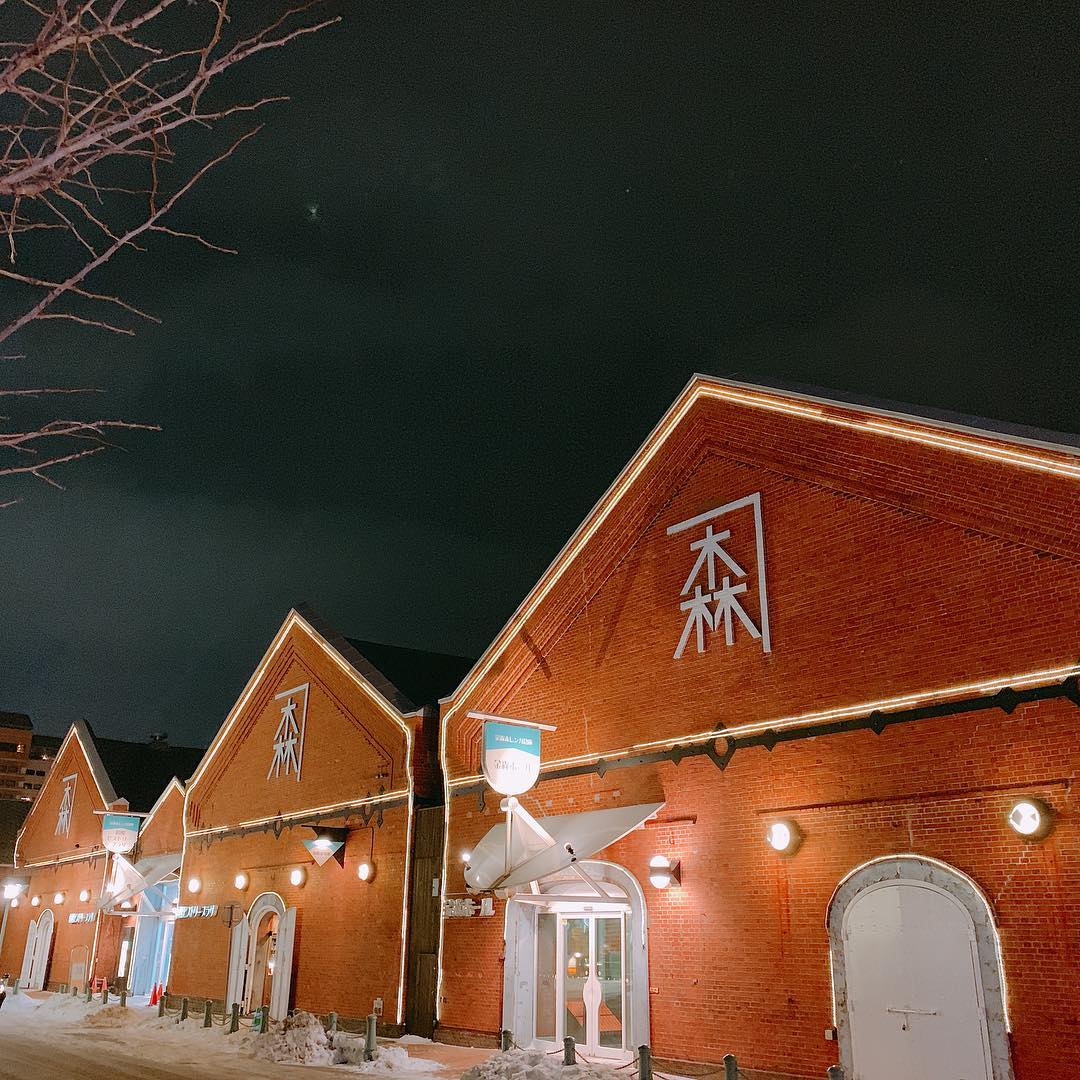金森紅磚倉庫（Kanemori Red Brick Warehouse｜金森赤レンガ倉庫）｜北海道 Hokkaido 北海道景點 北海道行程 北海道道南景點 函館 Hakodate 函館景點 函館交通 函館市電 函館市電一日券 函館行程 函館一日遊