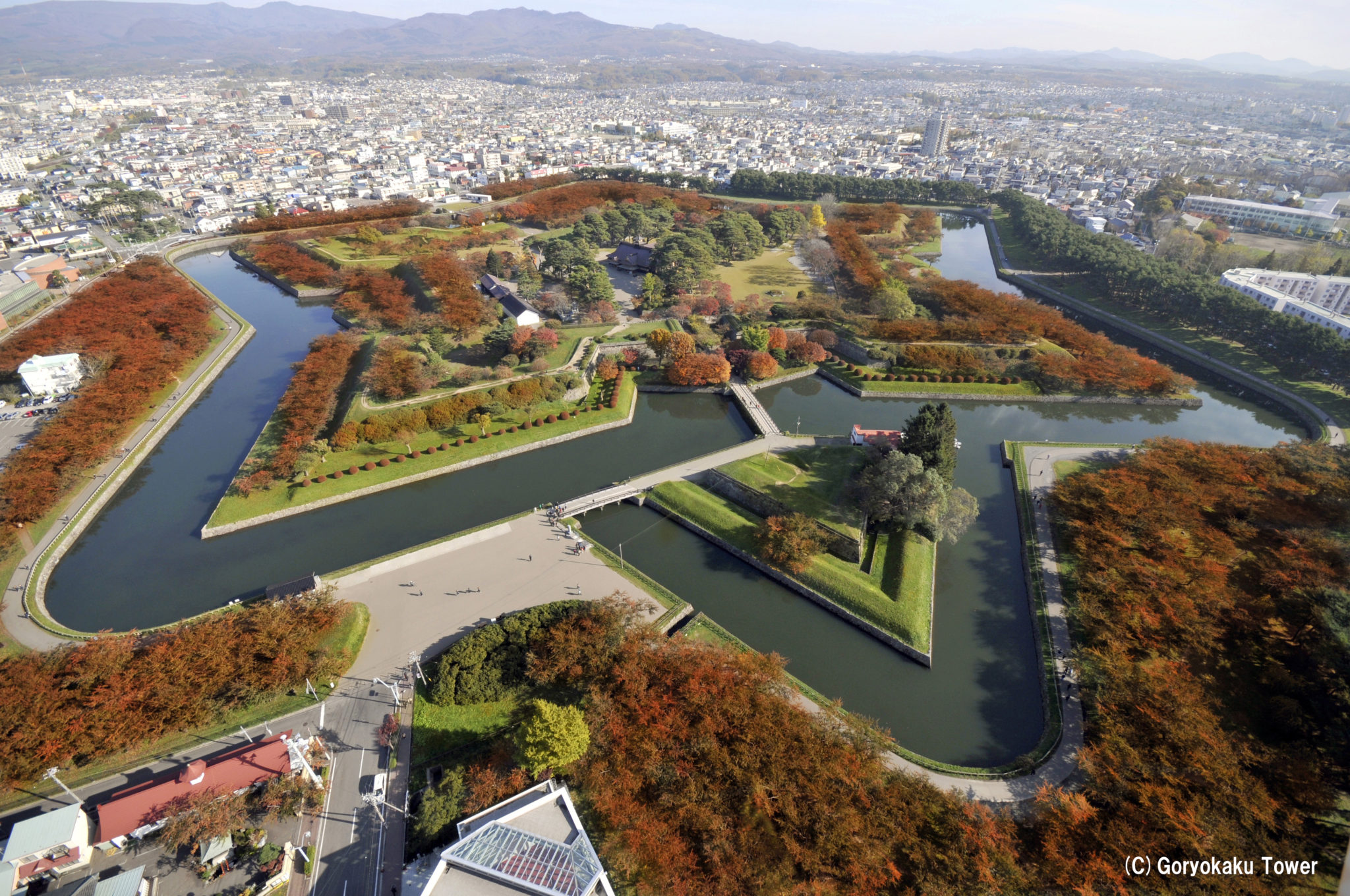 五稜郭公園 Goryokaku Park 五稜郭塔 Goryokaku Tower 五稜星之夢 五稜郭公園櫻花 五稜郭公園紅葉｜北海道 Hokkaido 北海道景點 北海道行程 北海道道南景點 函館 Hakodate 函館景點 函館交通 函館市電 函館市電一日券 函館行程 函館一日遊