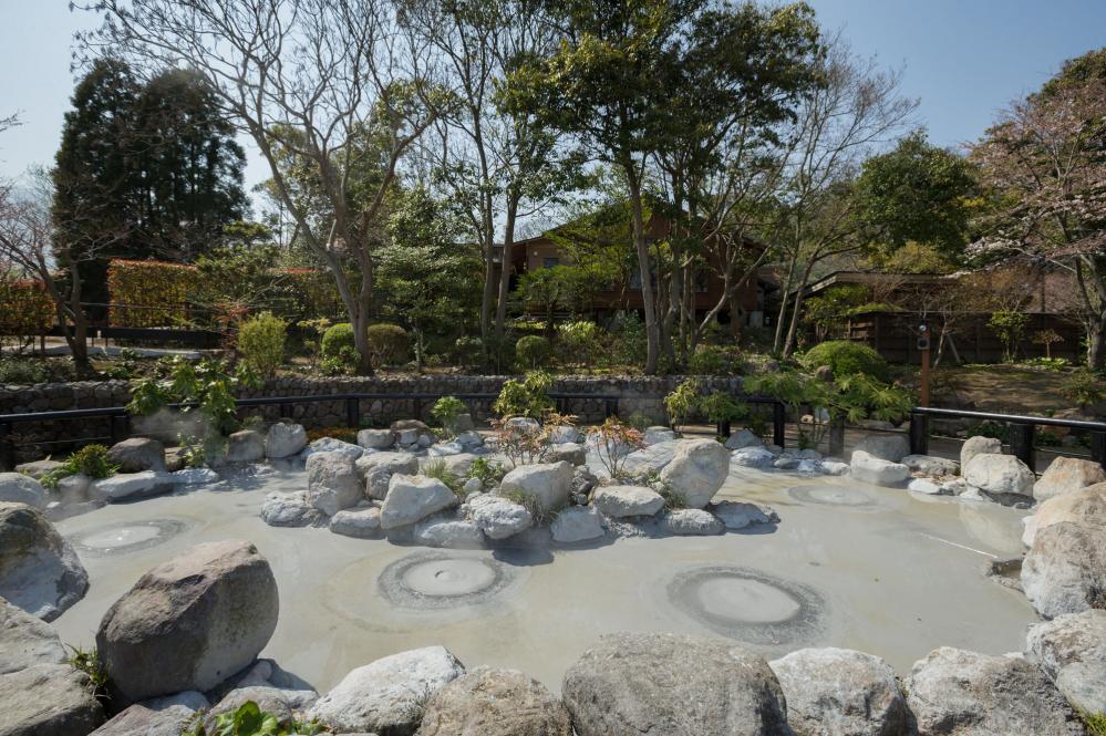 鬼石坊主地獄｜別府溫泉 Beppu Onsen 別府温泉 別府景點 別府一泊二食 別府自由行 別府 阿蘇男孩號 Limited Express  Aso Boy  特急 あそぼーい  九州必玩 九州景點  鐵道迷 九州觀光列車  九州觀光鐵道  JR九州 九州JR Pass JR南九州Pass JR北九州Pass