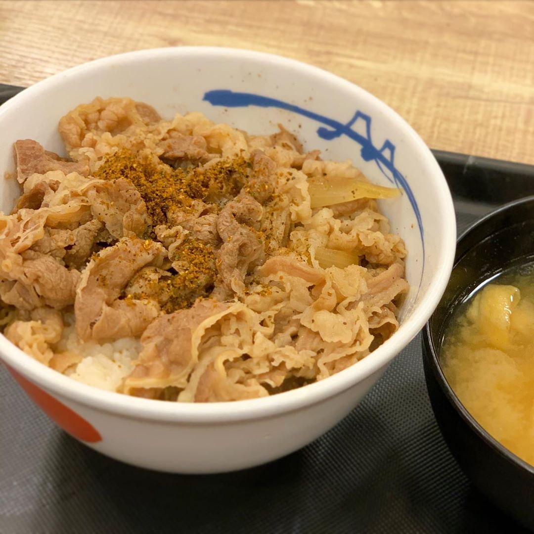 日本 便宜 丼飯 日本 便宜 牛丼 日本 便宜 天丼 日本 便宜 迴轉壽司 日本 便宜 餐廳日本 便宜 美食 日本 便宜 壽司 日本 便宜 拉麵 日本 便宜 烏冬 日本 便宜 咖哩 東京早餐 大阪早餐 沖繩早餐 九州早餐 北海道早餐 天丼Tenya 天丼てんや Go Go Curry ゴーゴーカレー 和幸豬排 いなば和幸 花丸烏冬麵 はなまるうどん Sanuko Udon HANAMARU なか卯Nakau 藏壽司 くら寿司 Joyfull 日高屋 食其家 すき家 Sukiya 日本 24小時營業 東京宵夜 大阪宵夜 九州宵夜 沖繩宵夜 北海道宵夜 松屋 天丼 牛丼 拉麵 咖喱 咖喱飯 烏冬 日本自由行 日本遊 日本美食 日本必吃 日本必食 日本連鎖餐廳 日本快餐店 窮遊 日本 窮遊 東京 窮遊 大阪 窮遊 九州 窮遊 北海道 窮遊 沖繩